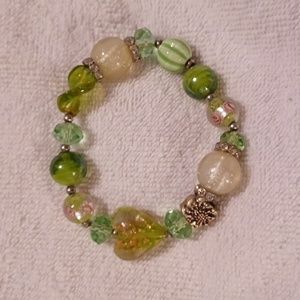 Green and pink glass elastic beaded bracelet